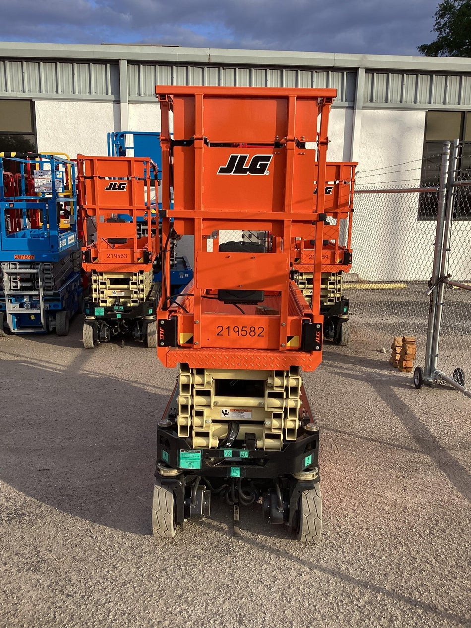 2022 JLG ES1932