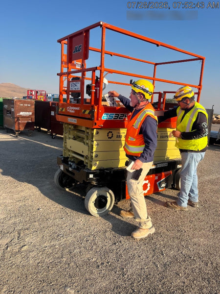 2022 JLG ES3246