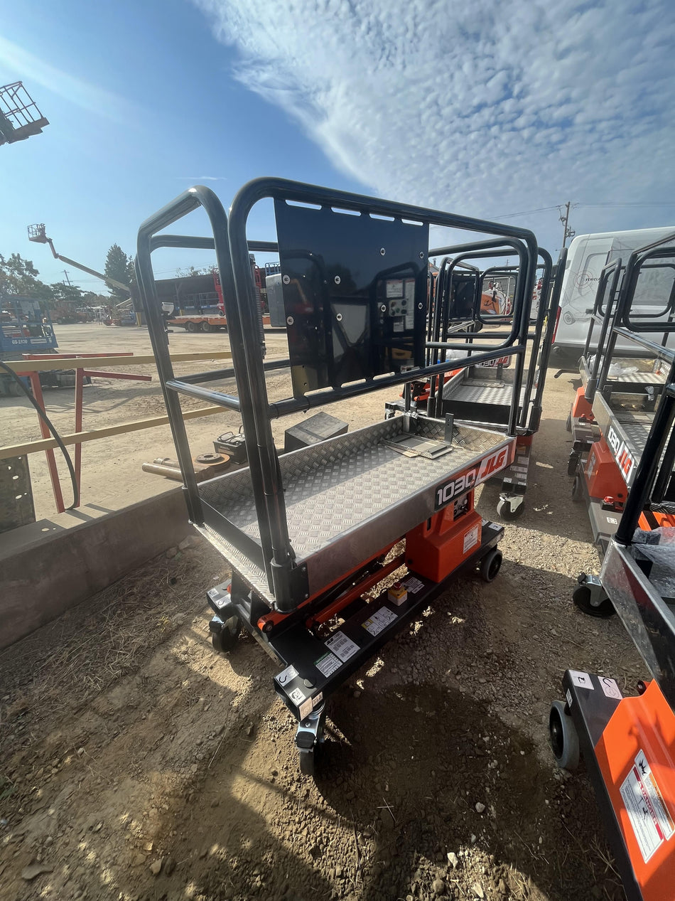 2023 JLG 1030P