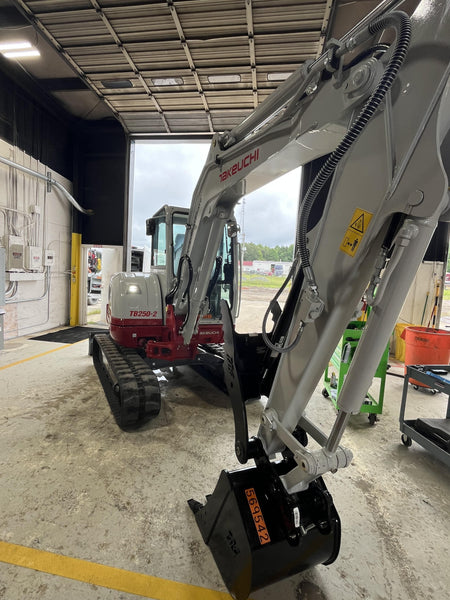 2025 TAKEUCHI TB250-2CR