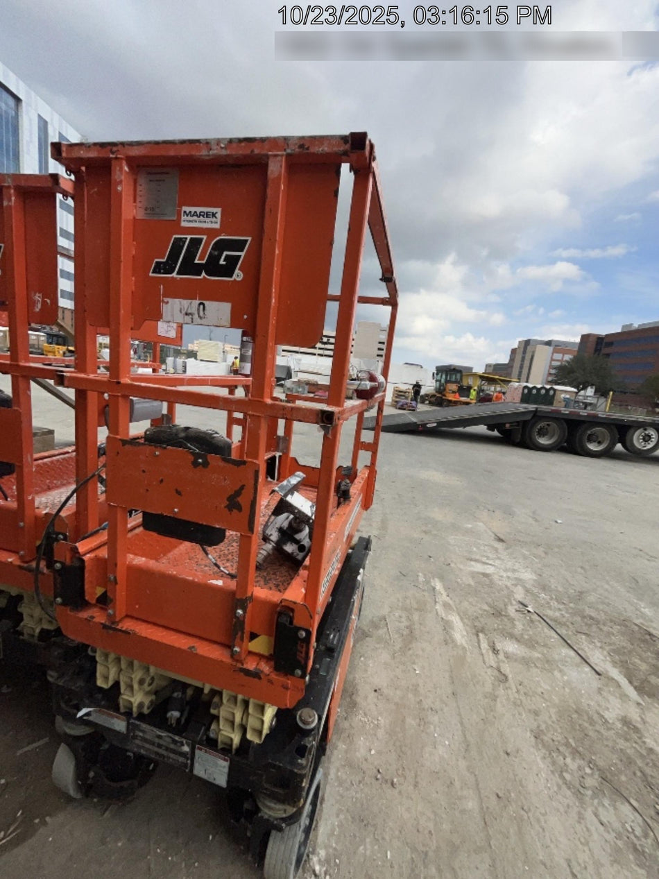 2021 JLG ES1330L