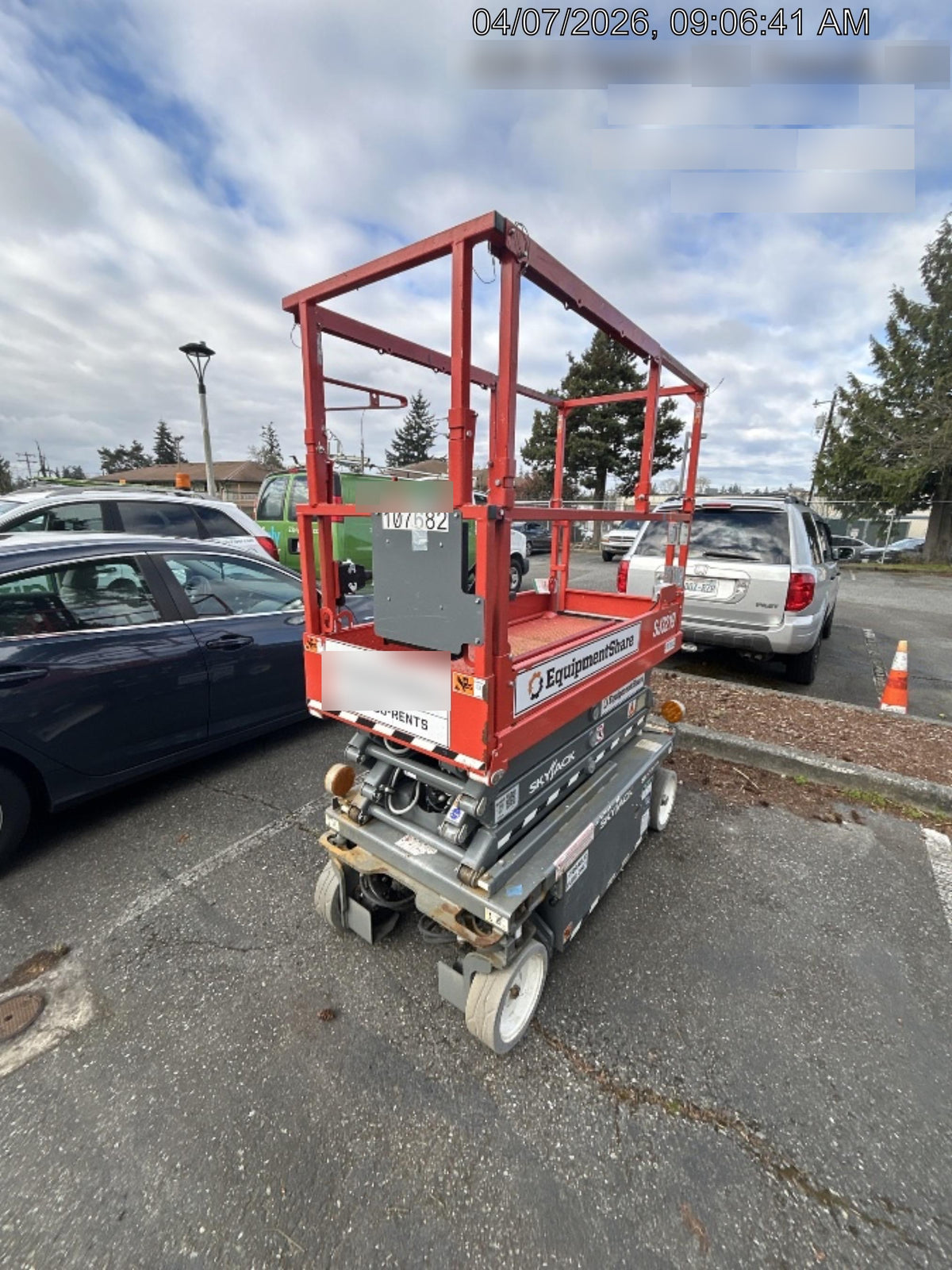 2020 Skyjack SJIII-3219 Solid NM Tires, Half height spring hinged entry gate, Dual Beacons, 800W Inverter