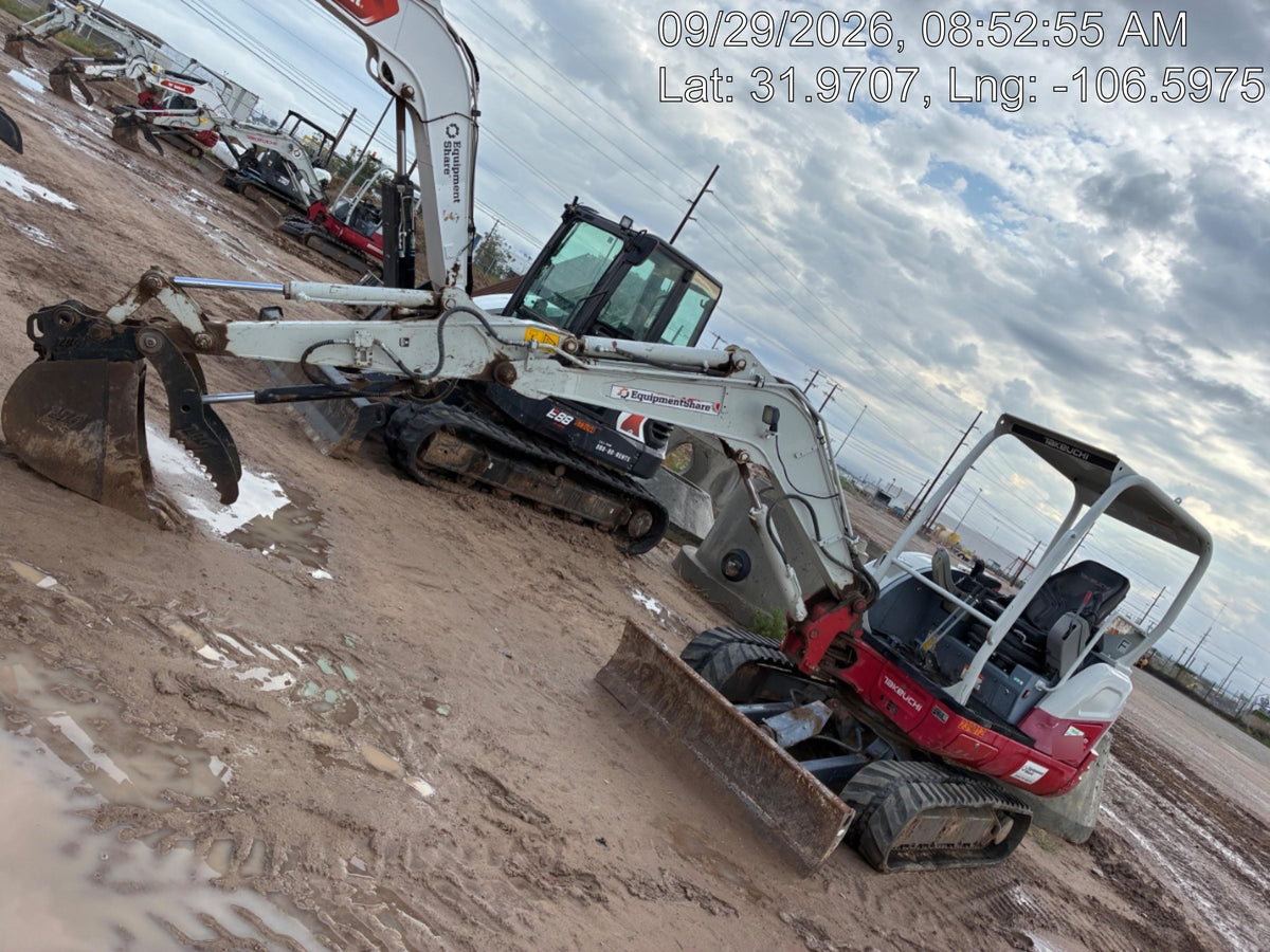 2022 TAKEUCHI TB235-2R