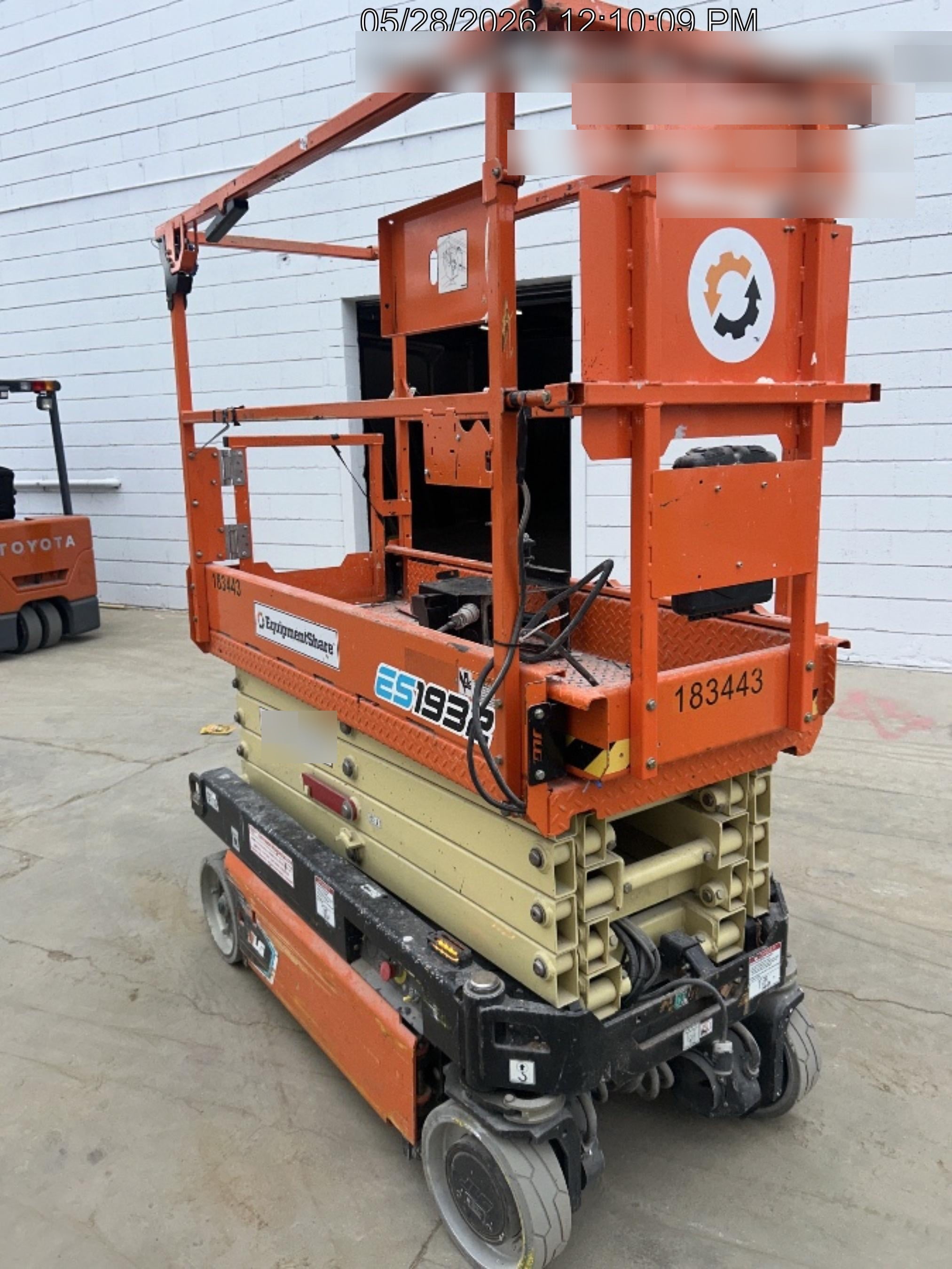 2021 JLG ES1932
