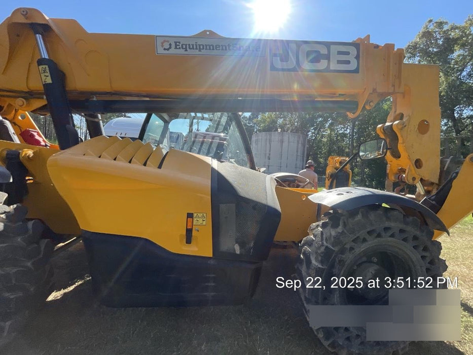 2019 JCB 512-56 Canopy, 109 HP, Solid Tires, STD Worklight, Beacon, Aux Hydraulics, Lifting Eye, Back up Alarm w/66" Carriage/60" Forks