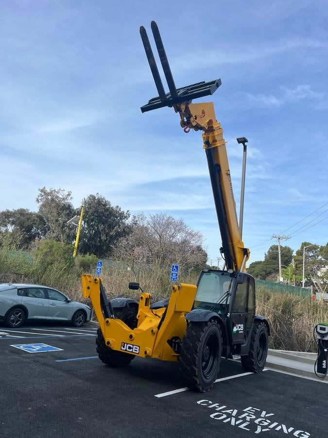 2025 JCB 512-56