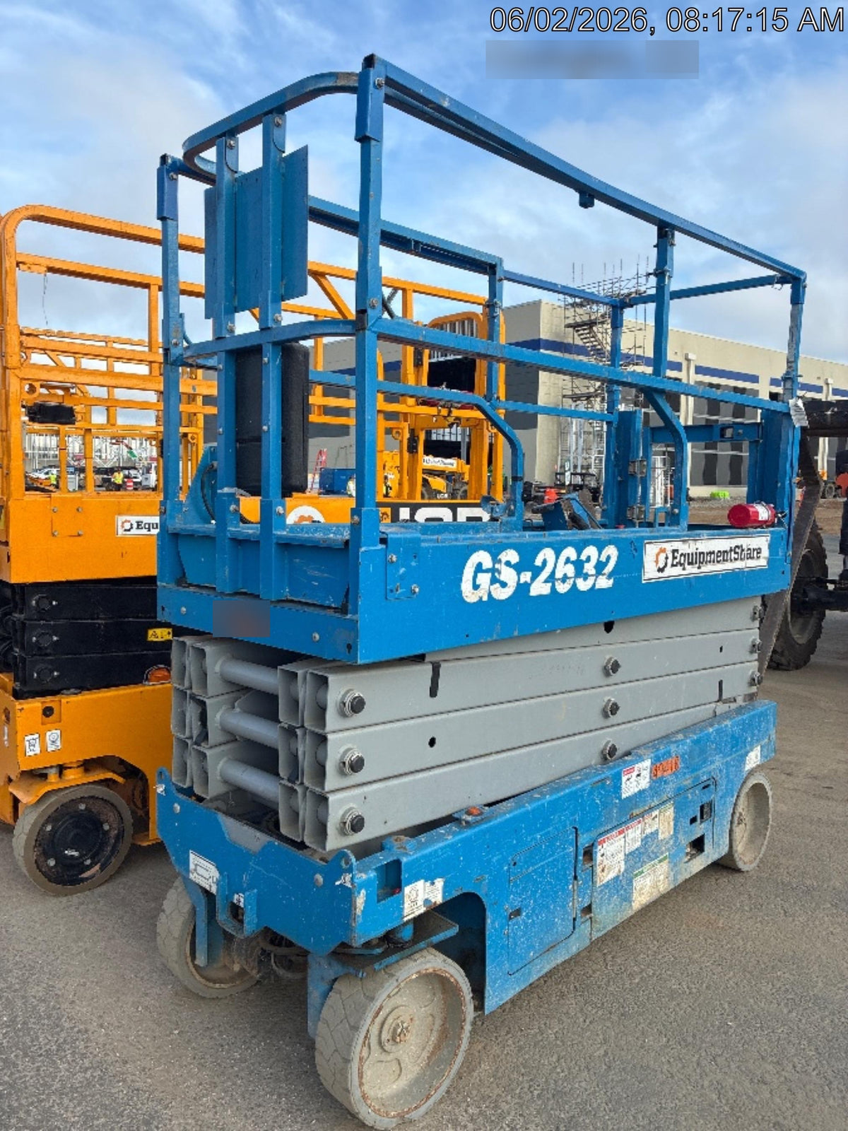 2019 Genie GS-2632 Folding rails with half height swing gate
