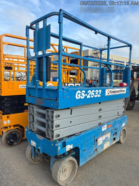 2019 Genie GS-2632 Folding rails with half height swing gate