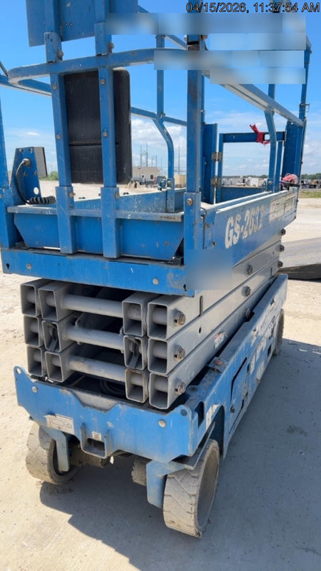 2019 Genie GS-2632 Folding rails with half height swing gate