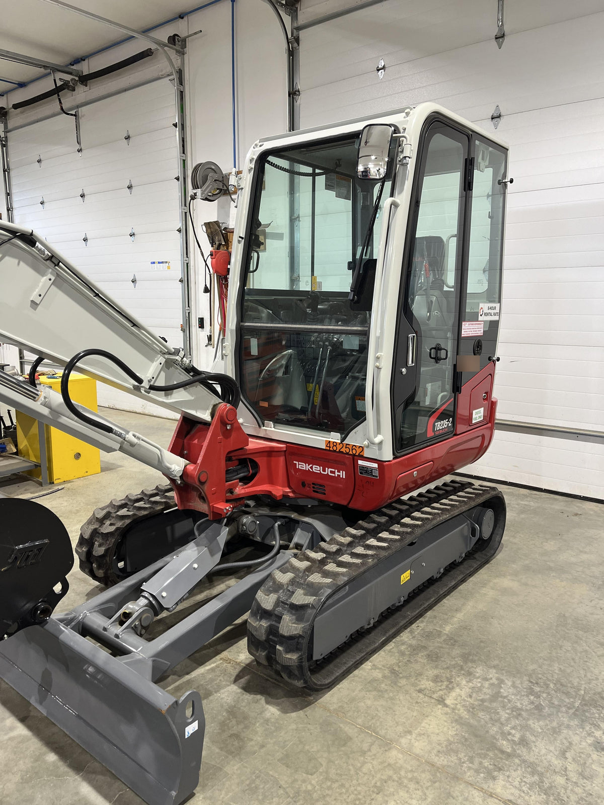 2024 TAKEUCHI TB235-2CR