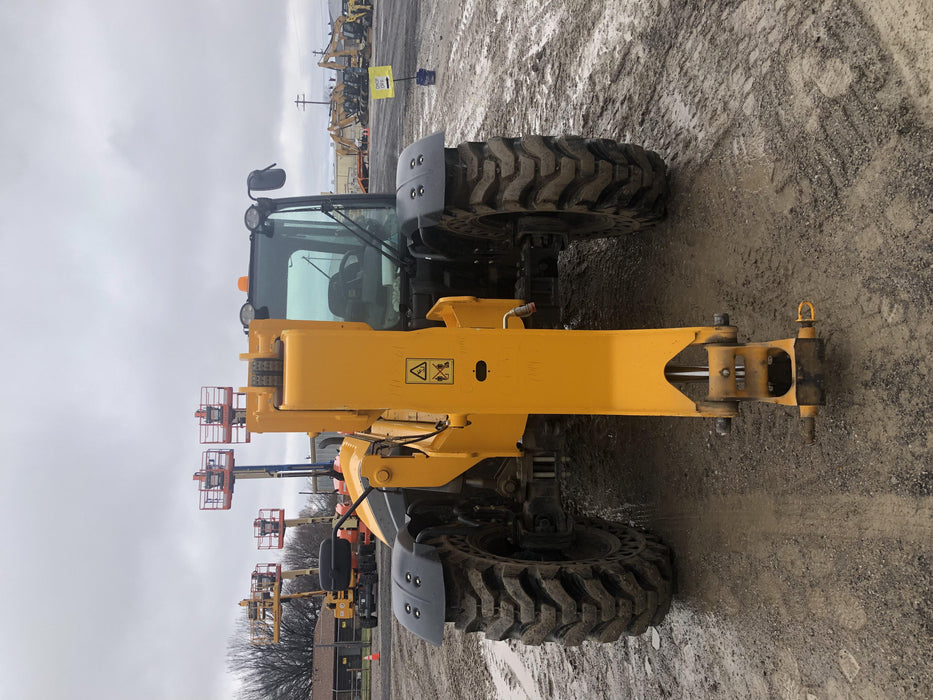 2019 JCB 509-42 Cab/Heat/Air, 74 HP, Solid Tires, STD Worklight, Beacon, Aux Hydraulics, Lifting Eye, Back up Alarm 66" Carriage/60" Forks