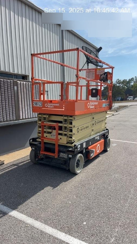 2023 JLG ES3246