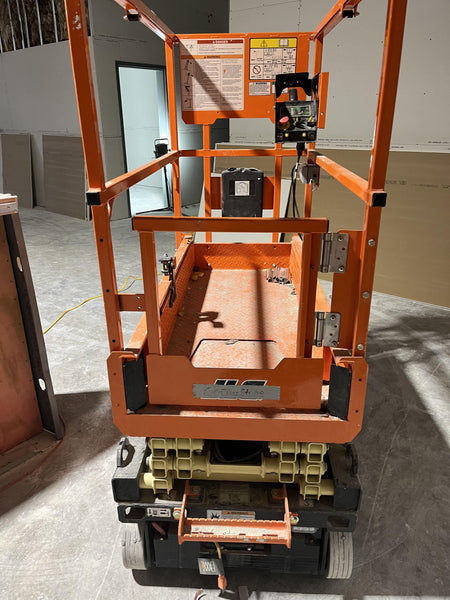 2022 JLG ES1330L