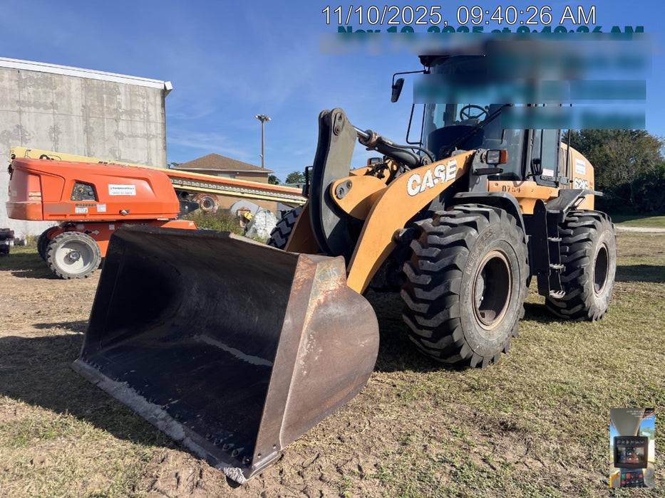 2017 Case 621G CLOSED CAB, JRB 416 STYLE HYD COUPLER