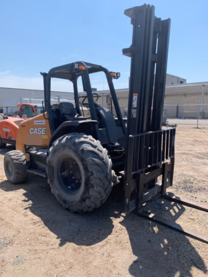 2023 CASE 588H