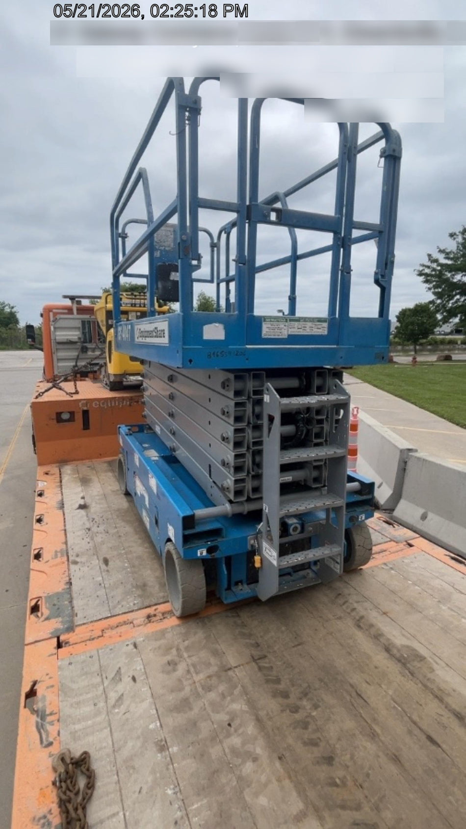 2019 Genie GS-4047 Folding rails with half height swing gate