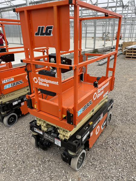 2022 JLG ES1330L