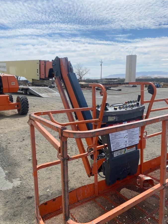 2019 JLG 860SJ