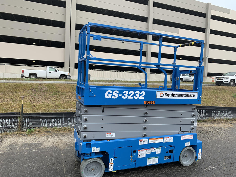 2020 Genie GS-3232 Standard, Folding half height swing gate, 800W Inverter