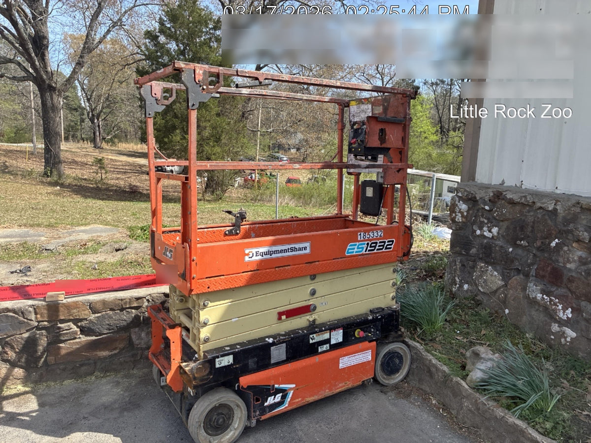 2021 JLG ES1932