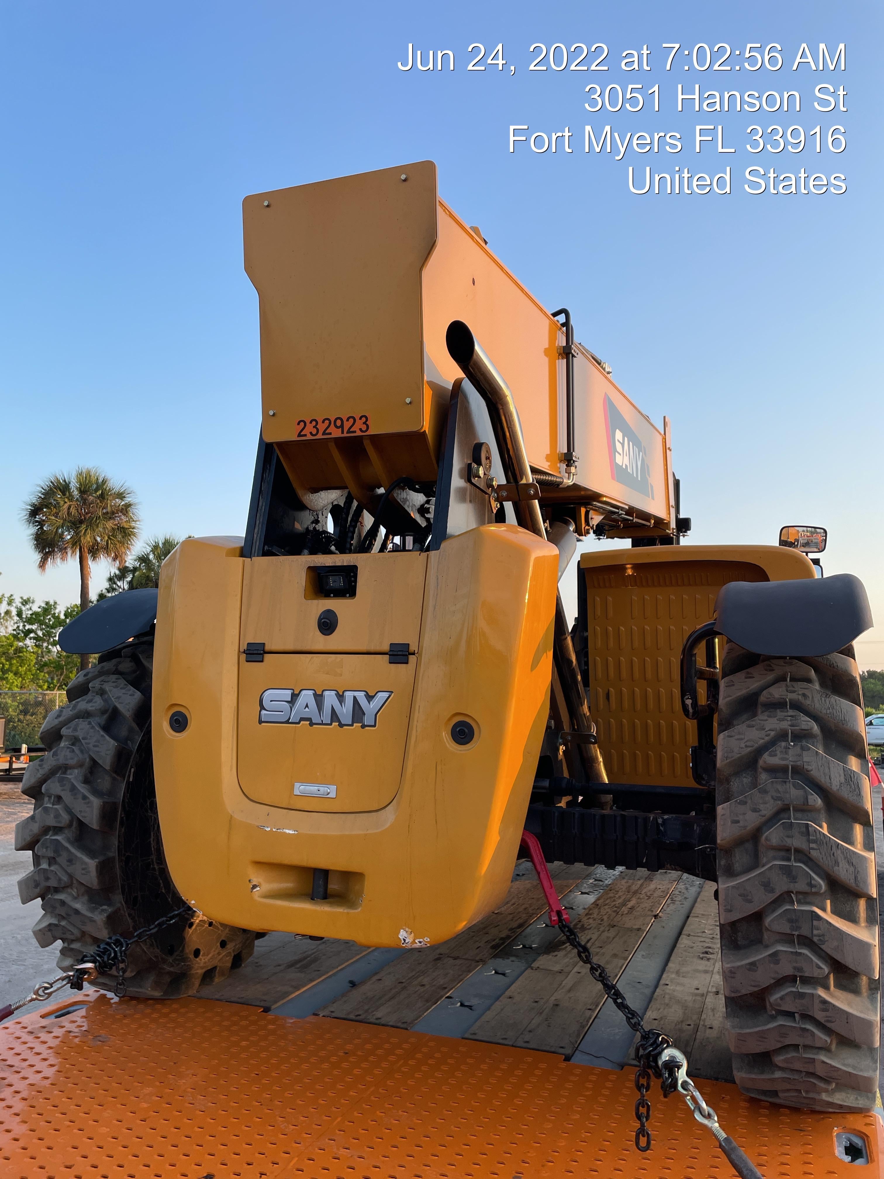2022 SANY STH1056
