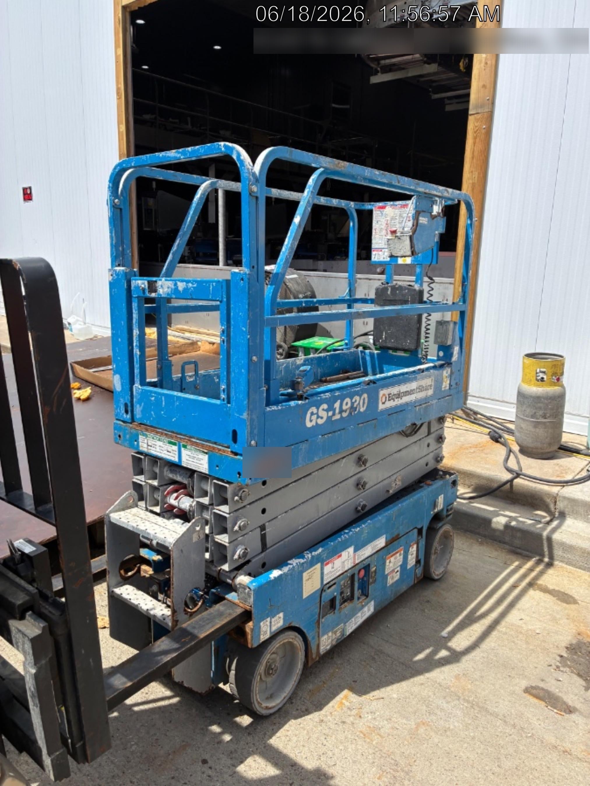 2020 Genie GS-1930 Solid Non Marking Tires, Beacon, Folding rails with half height swing gate