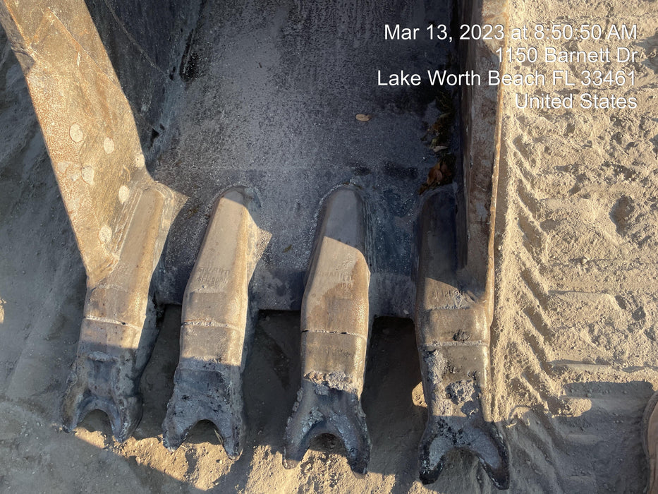 2017 CASE 36" Bucket - Case