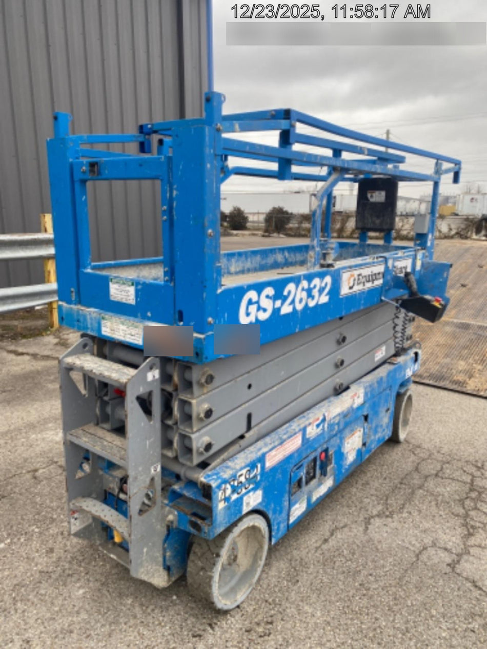 2019 Genie GS-2632 Folding rails with half height swing gate