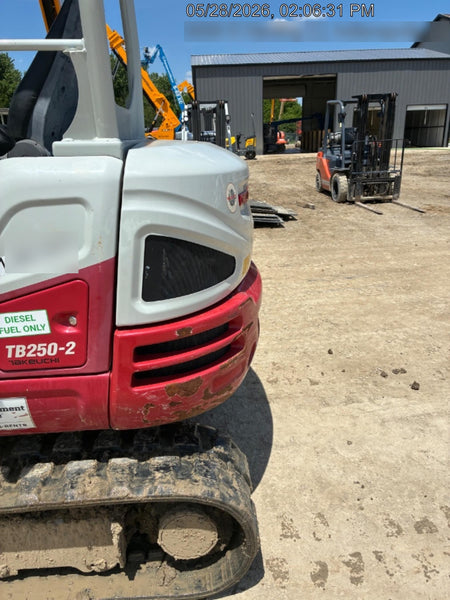 2021 TAKEUCHI TB250-2