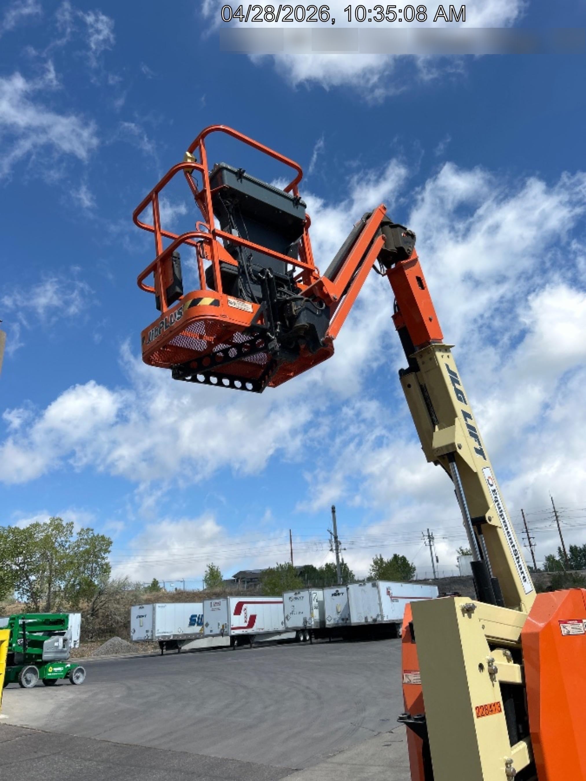 2022 JLG E300AJP