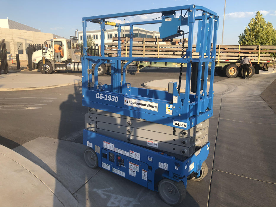 2020 Genie GS-1930 Solid Non Marking Tires, Beacon, Folding rails with half height swing gate, 800W Inverter