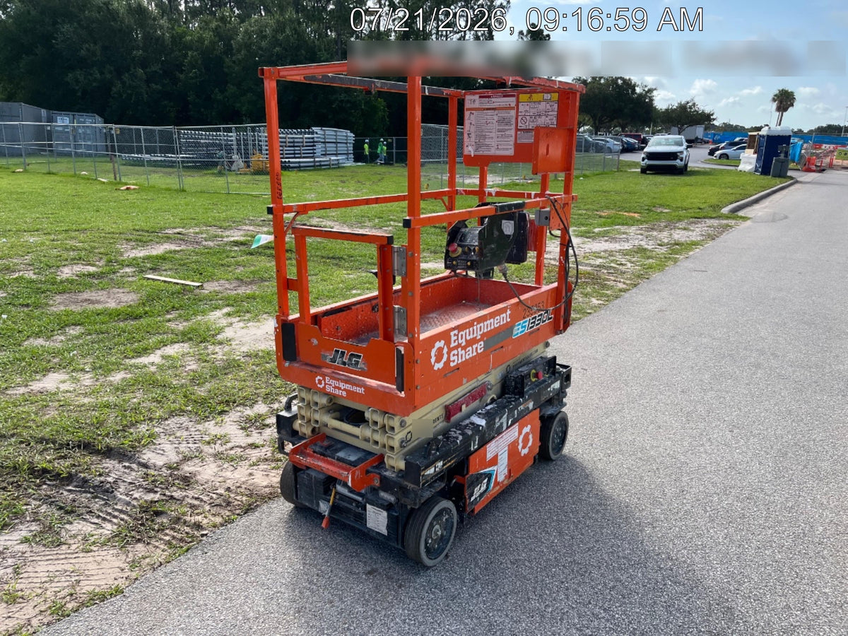 2022 JLG ES1330L