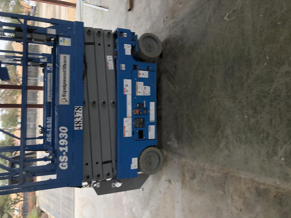 2019 Genie GS-1930 Fixed rails with chain Entry