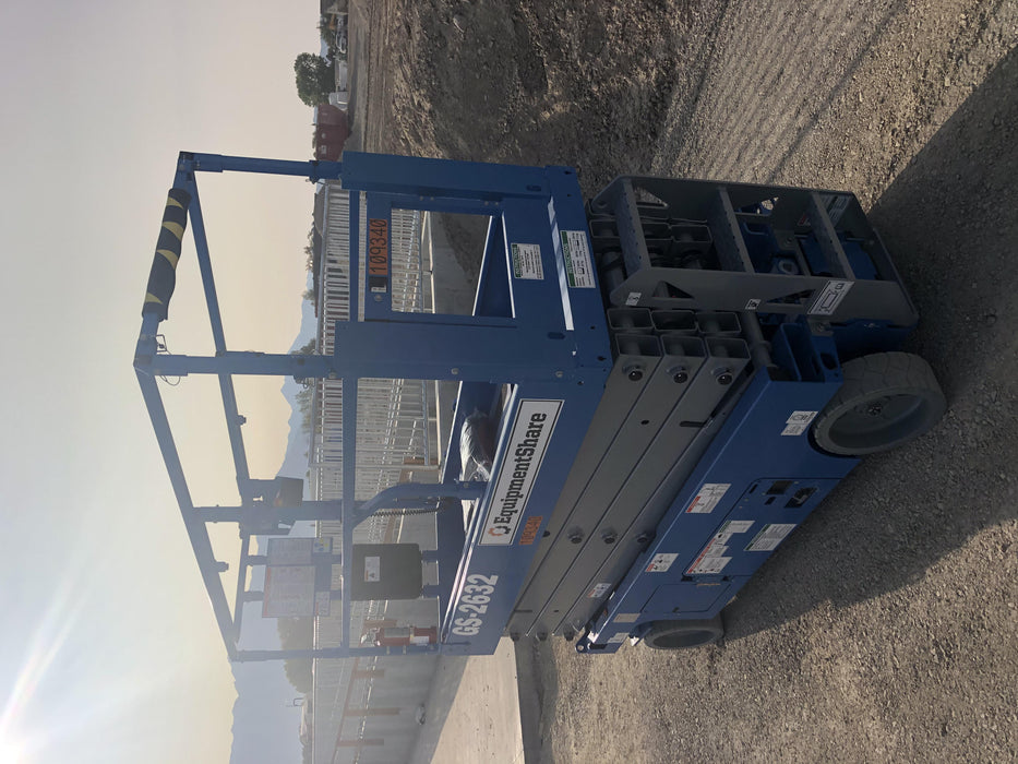 2020 Genie GS-2632 Solid NM Tires, Folding Rails with Half-Height Swing Gate, Beacon