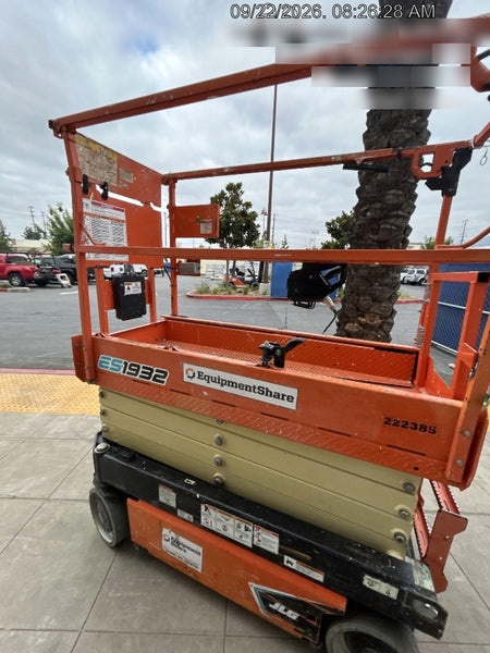2022 JLG ES1932