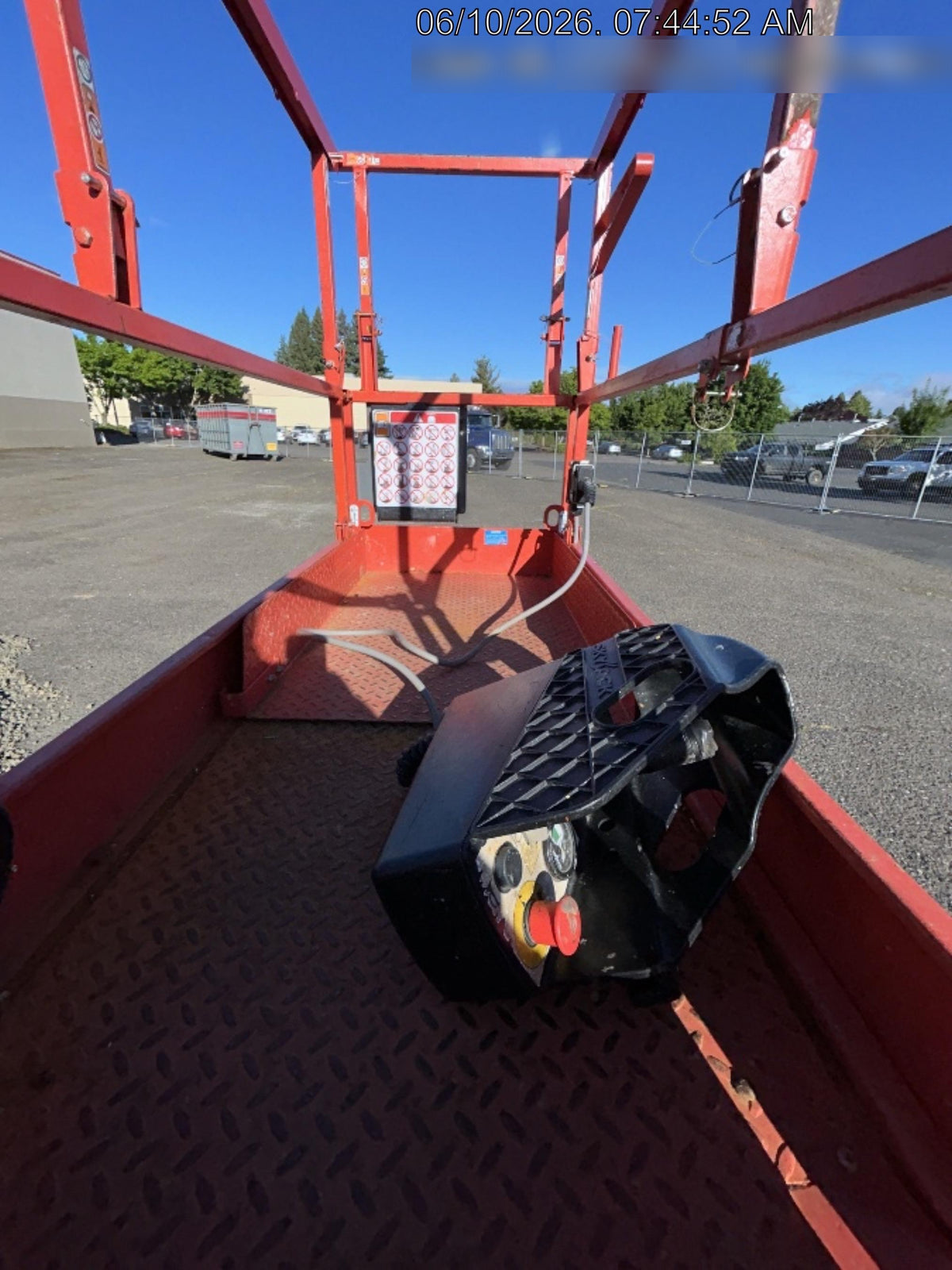 2020 Skyjack SJIII-3219 Solid NM Tires, Half height spring hinged entry gate, Dual Beacons, 800W Inverter