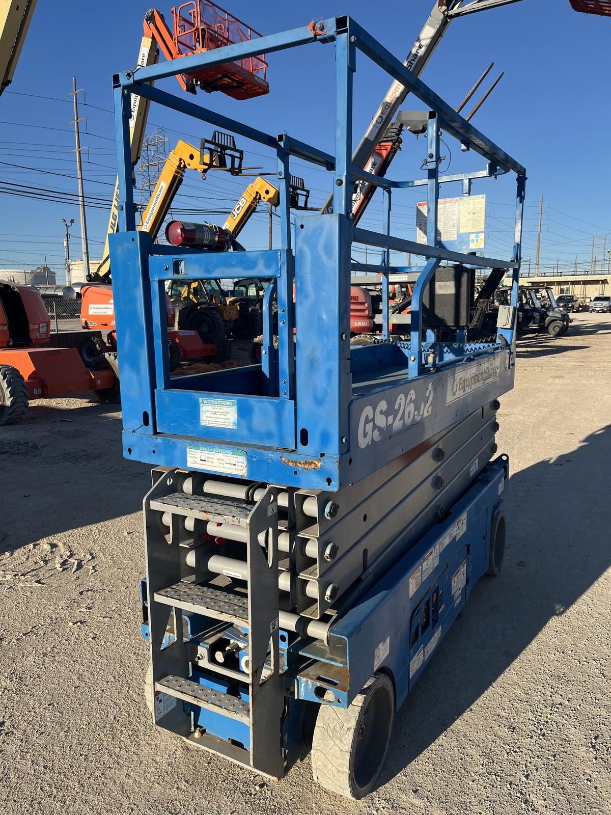 2019 Genie GS-2632 Folding rails with half height swing gate