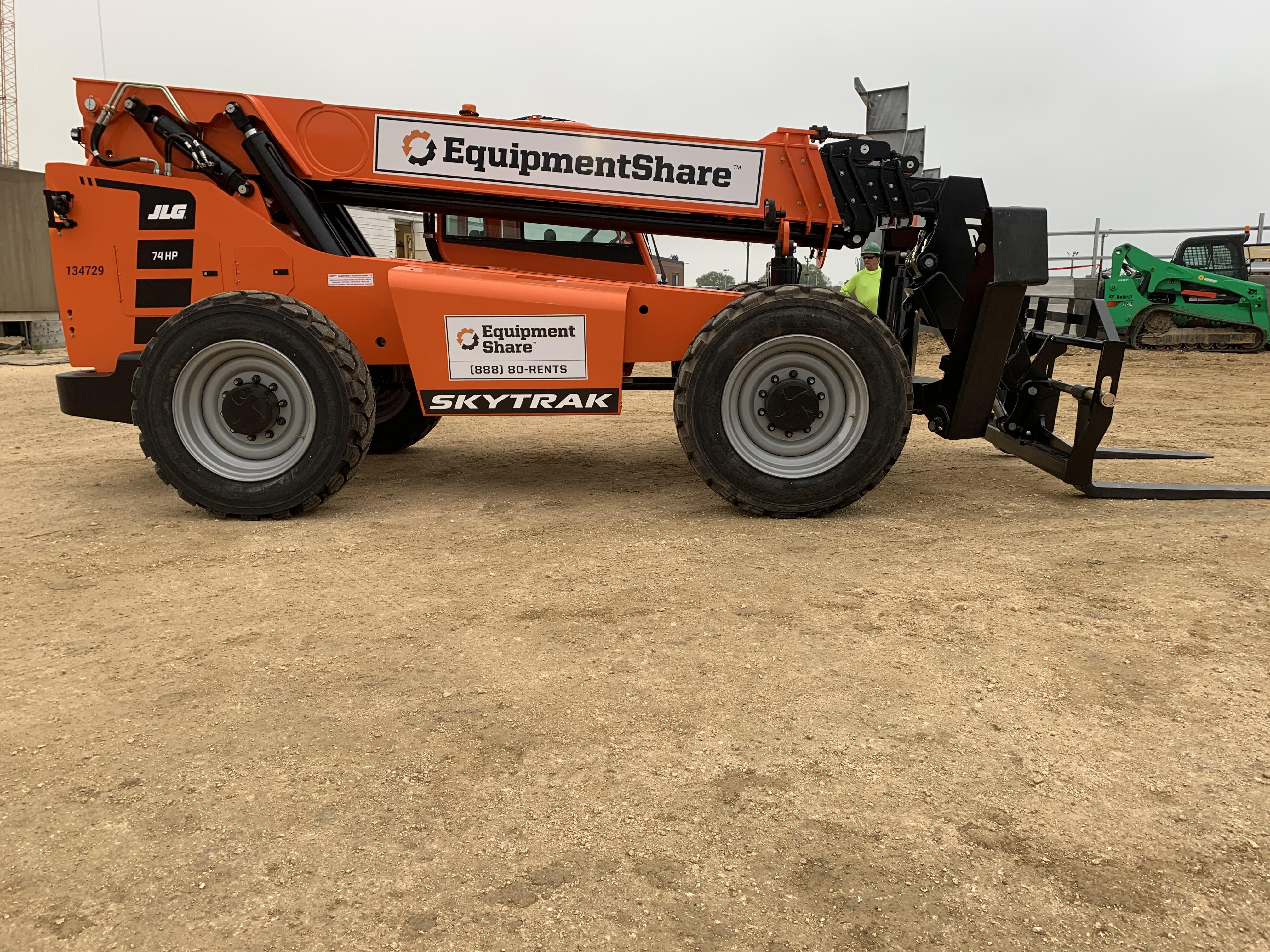 2021 JLG 12054