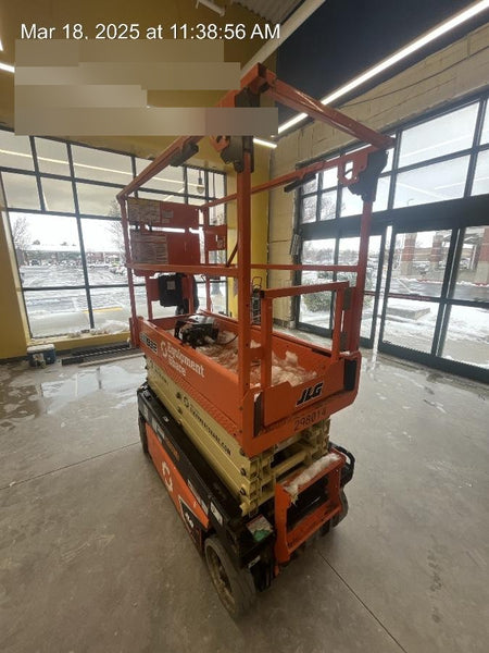 2023 JLG ES1932
