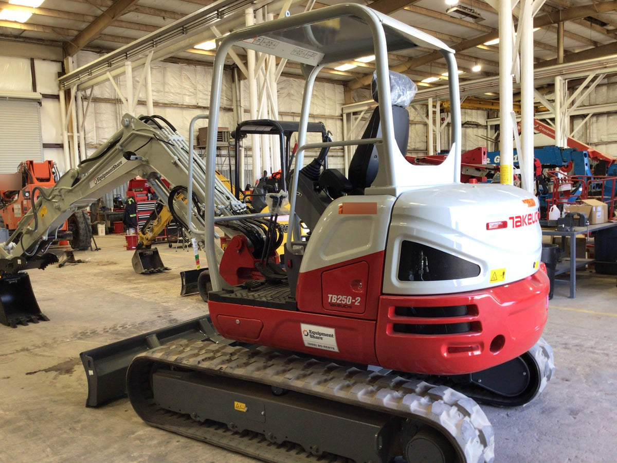2021 TAKEUCHI TB250-2