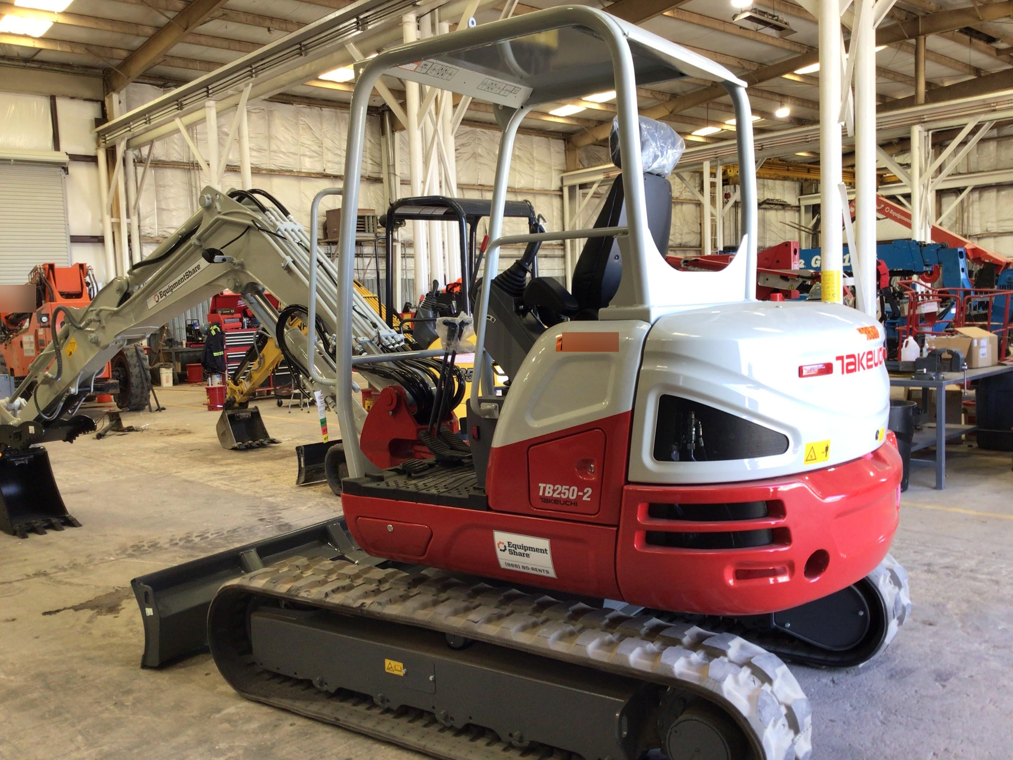 2021 TAKEUCHI TB250-2