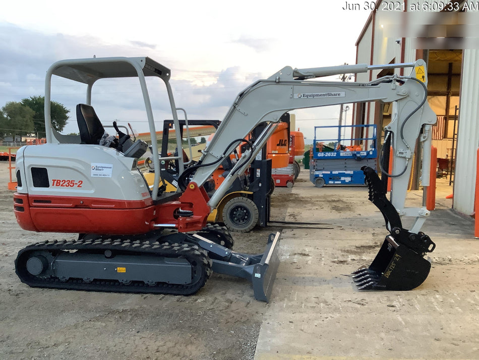 2021 TAKEUCHI TB235-2R