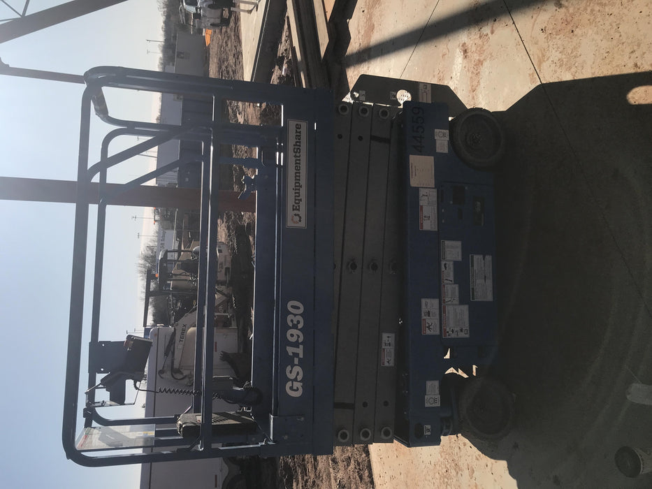 2019 Genie GS-1930 Fixed rails with chain Entry