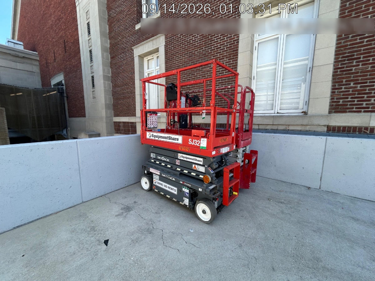 2020 Skyjack SJIII-3219 Solid NM Tires, Half height spring hinged entry gate, Dual Beacons, 800W Inverter