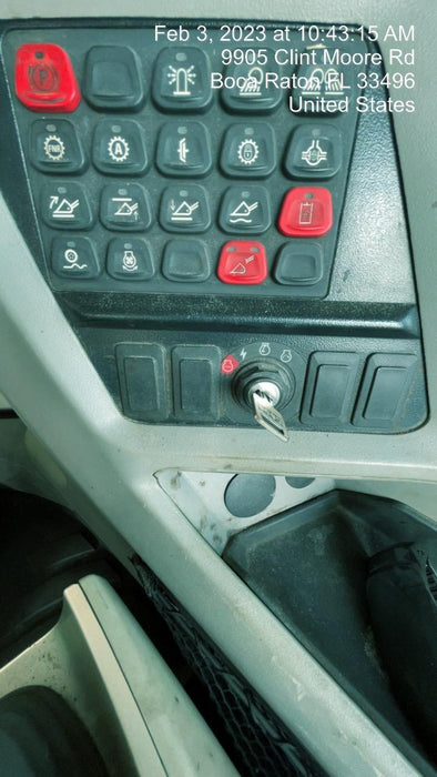 2017 Case 621G CLOSED CAB, JRB 416 STYLE HYD COUPLER