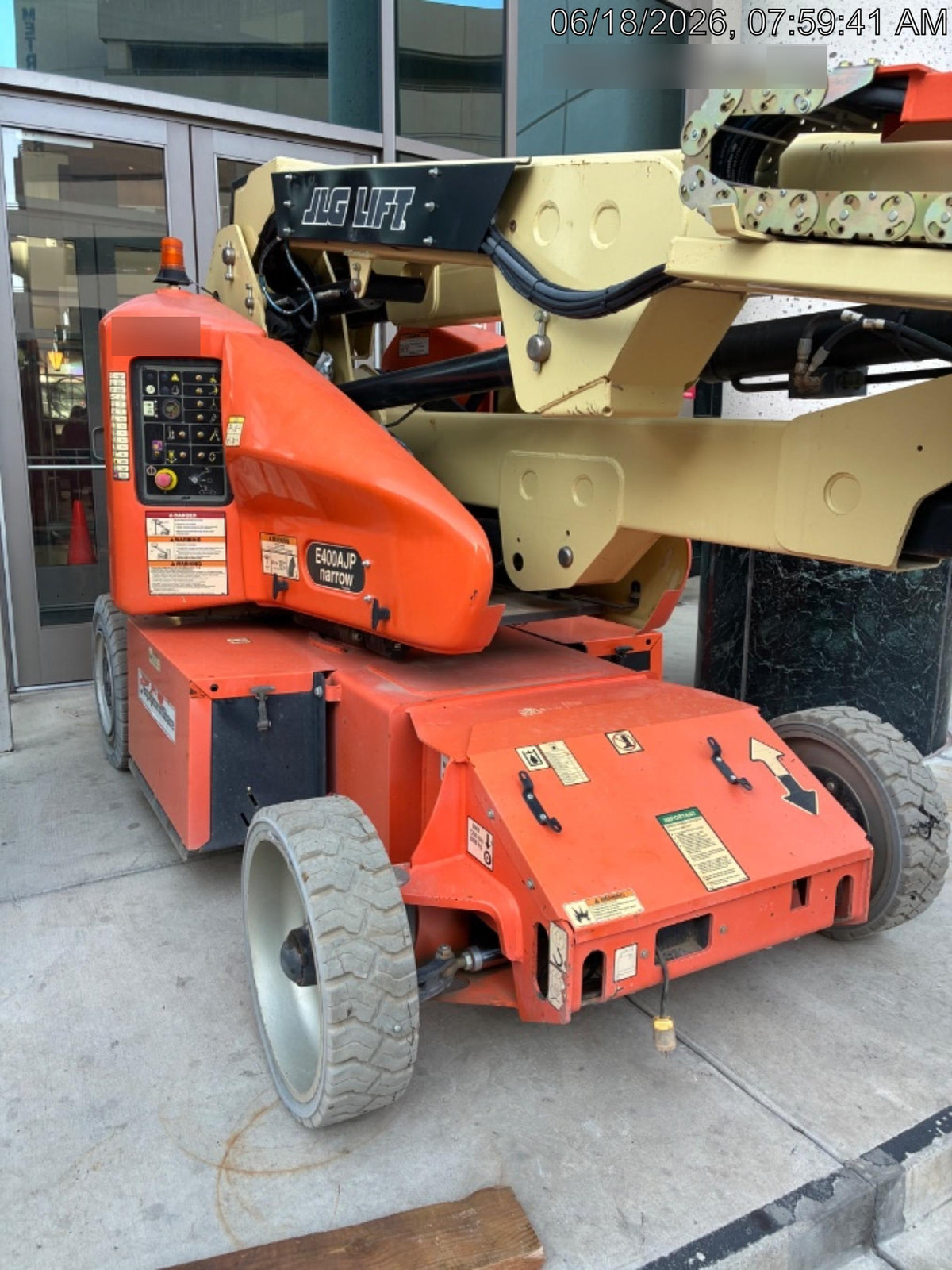 2019 JLG E400AJPN