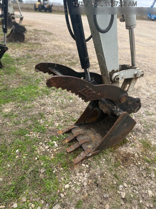 2021 TAKEUCHI TB235-2R