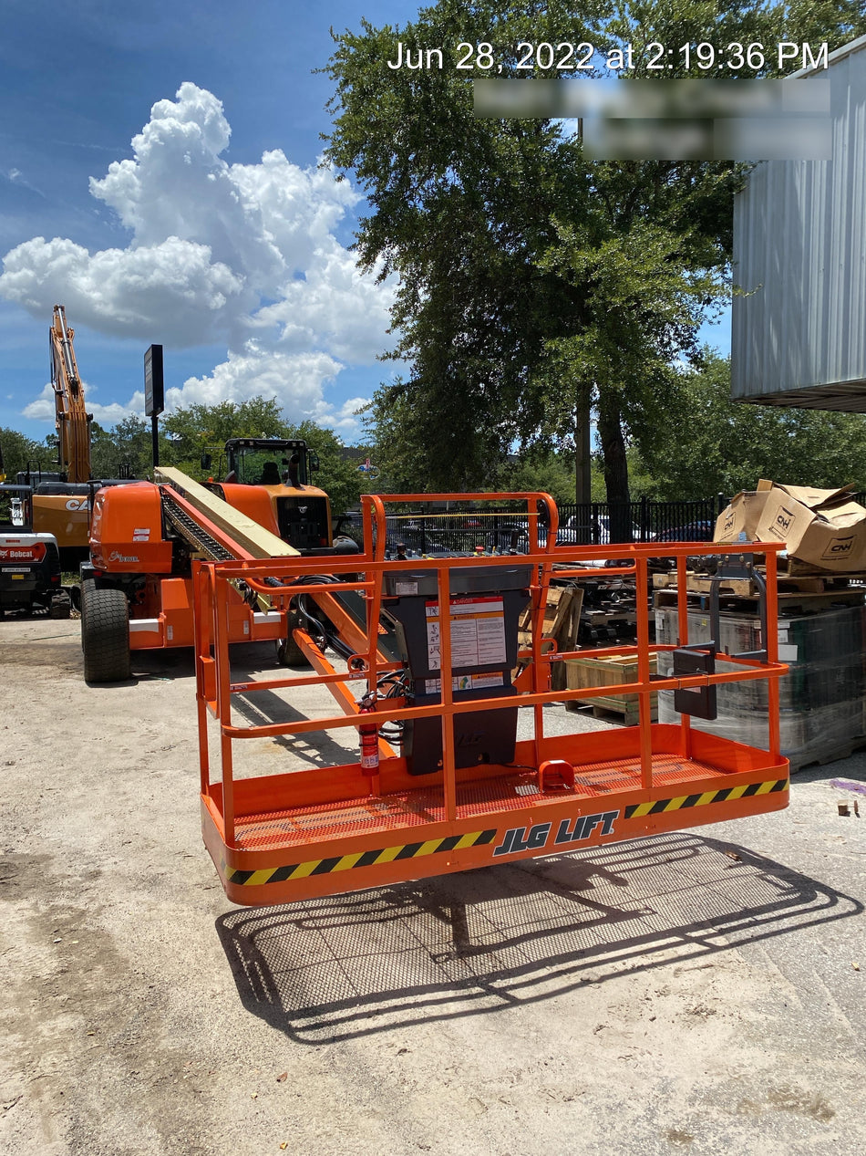 2022 JLG 660SJ
