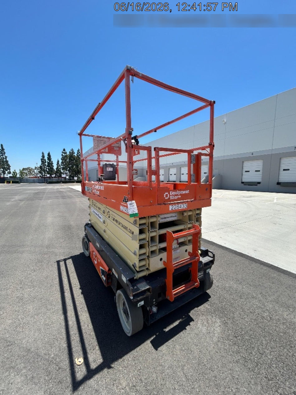 2022 JLG ES3246