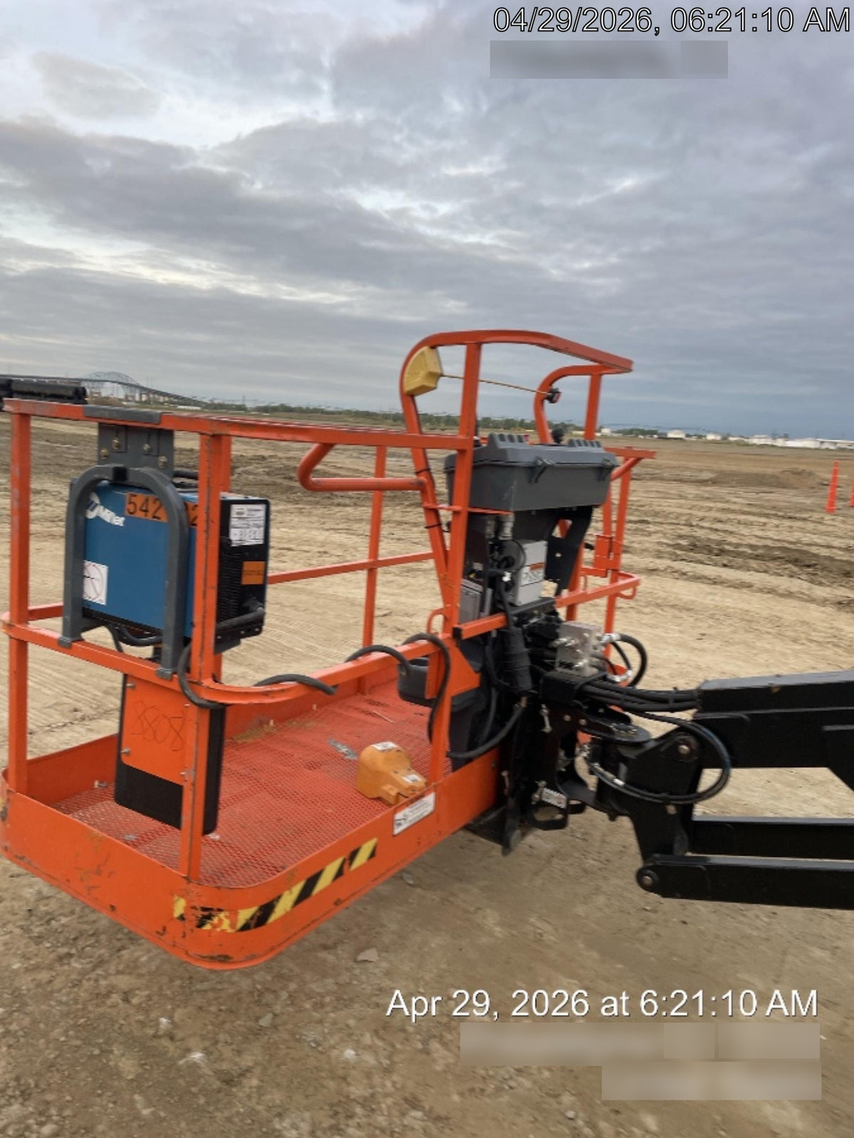 2025 JLG 660SJ